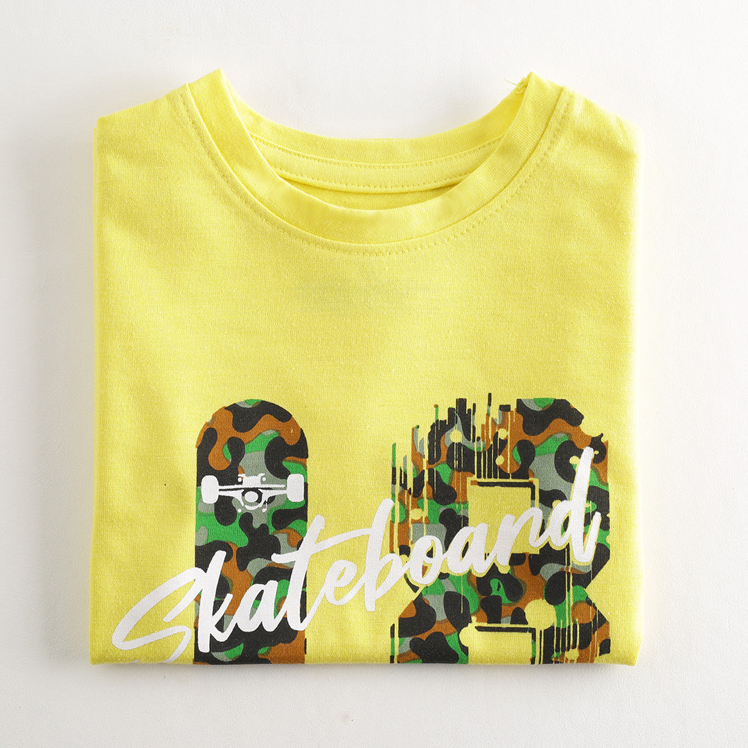 KID'S YELLOW SKATEBOARD 18 FREESTYLE PRINT T-SHIRT