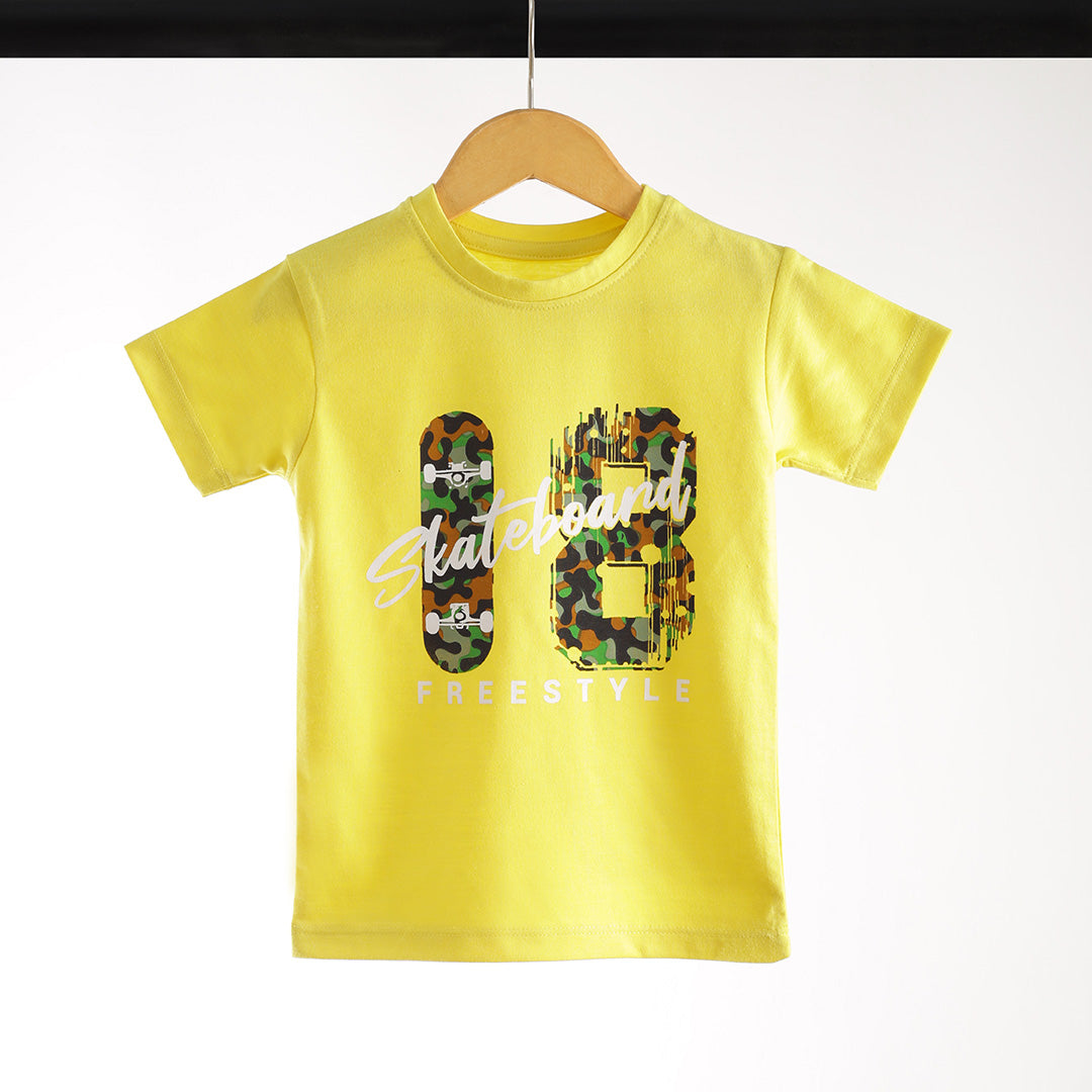 KID'S YELLOW SKATEBOARD 18 FREESTYLE PRINT T-SHIRT